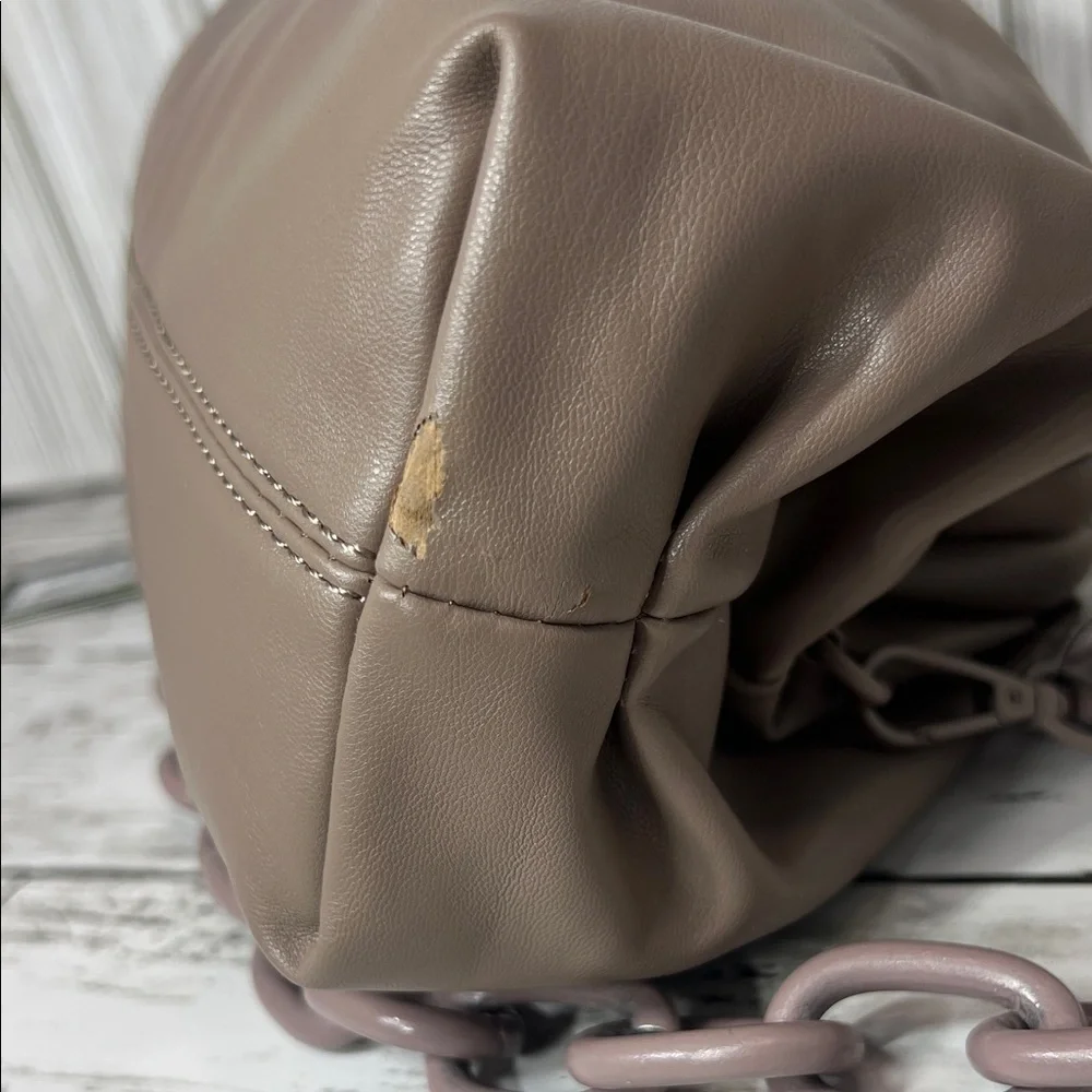 Badgley Mischka Taupe Wrapped Frame Clutch Shoulder Bag with Chunky Mauve Chain - Picture 3 of 10